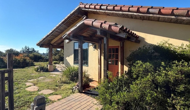 Private Studio with Ocean Views, Radiant Heat, Stunning Sunrises & Sunsets