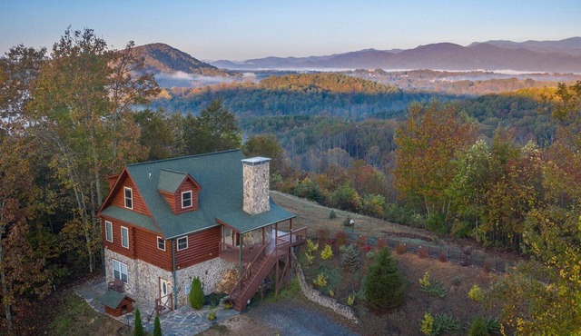 Private STUNNING MTN VIEWS 6 ACRES Jetted Tub EV Charger WIFI 15 min-Lake James