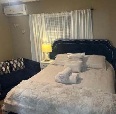 Private suite 3 miles from beach