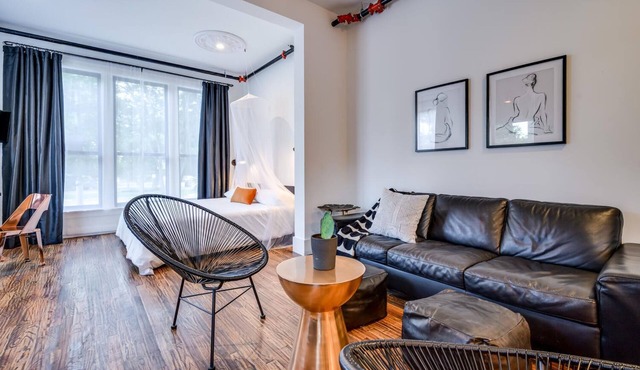 Private Suite in Historic Austin B&B: Sleeps 4!