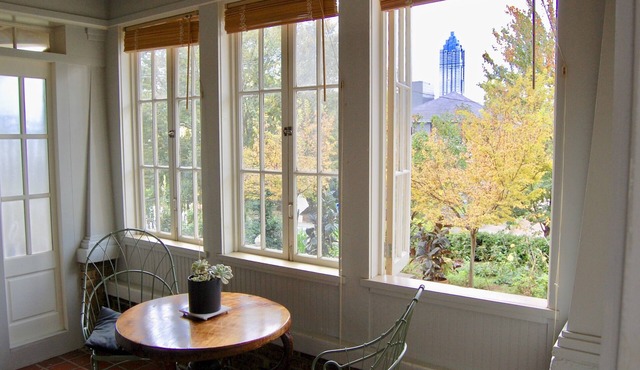 Private Suite in transitional O4W.