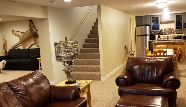 Private suite just a short walk to Missouri River.