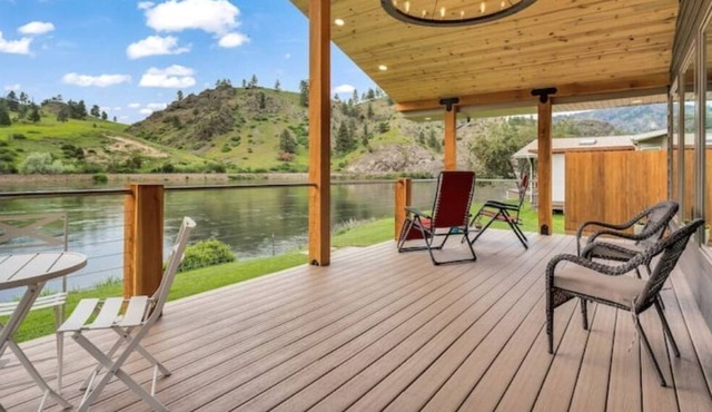 Private Suite on the Missouri River