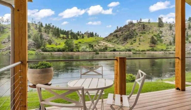 Private Suite on the Missouri River