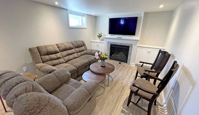 Private Suite, Patio & Yard. Walk to University of Guelph.