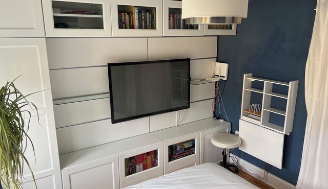 Private suite short walk to downtown