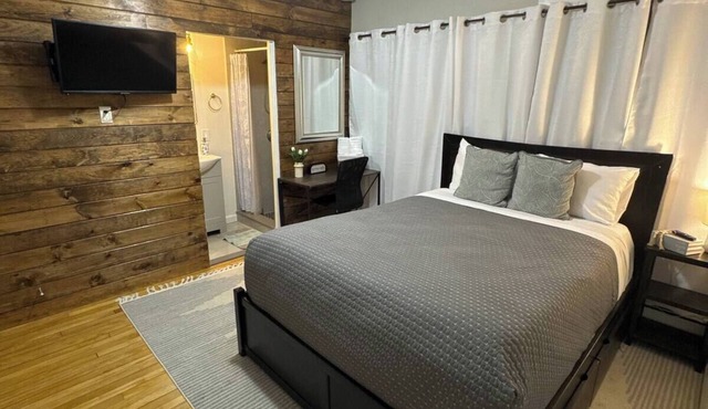 Private Suite w/Bath & Free Parking