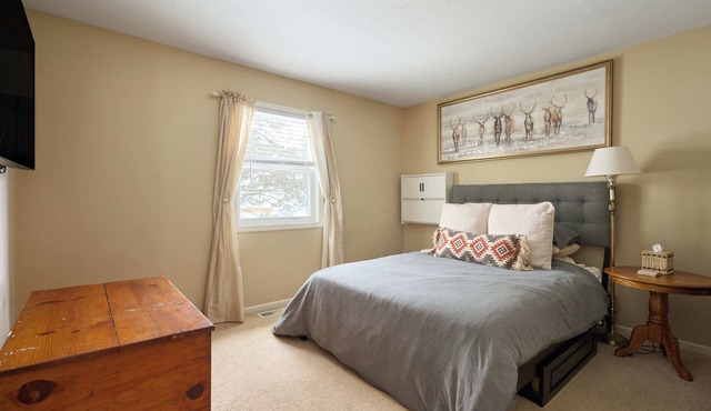 Private Suite with Hot Tub, Gym and Laundry