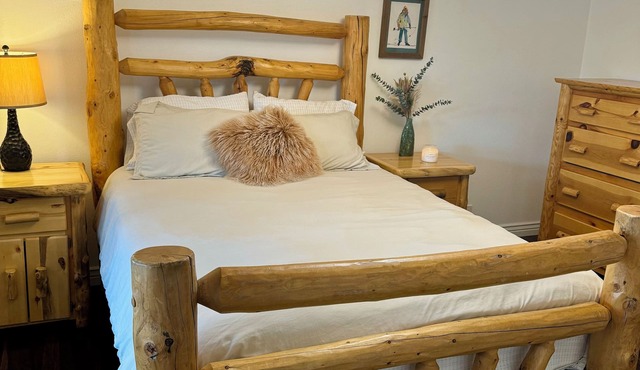 Private Suite with Hot Tub - 8 Miles from the Air Force Academy!
