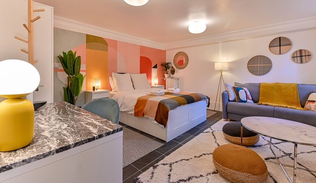 Private suite with independent entrance in Villa for 6-8 guests.