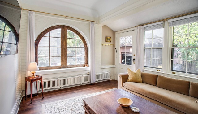 Private Suite with King Bed, Steps from Park Ave and East Ave!