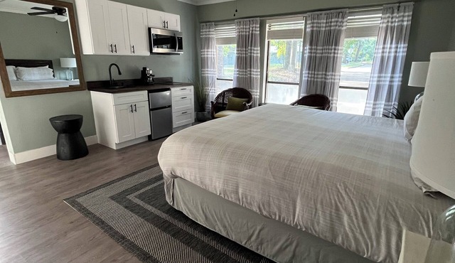 Private suite with own entry in vibrant Gainesville