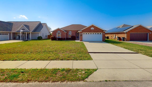 Private sunny stay with an enclosed yard