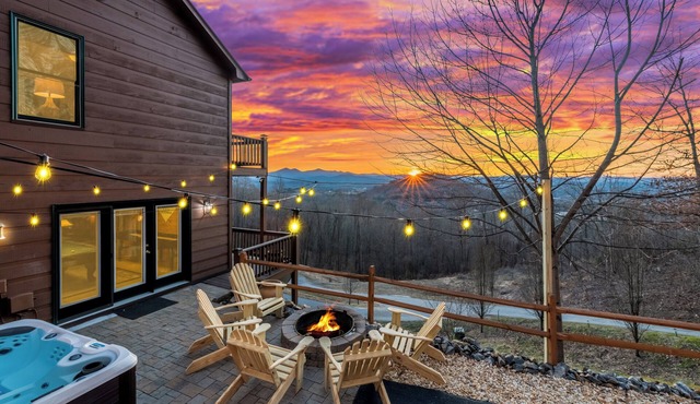 Private Sunset-view Cabin Dog-friendly Sauna Hot Tub Epic Game Room