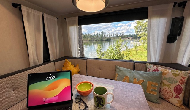 Private & surrounded by water-TRAVELER FAVORITE -Se Habla Español!