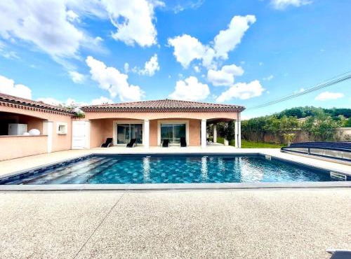 Private swimming pool & jacuzzi magnifique villa provençale