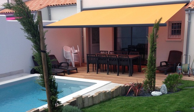 Private swimming pool at 29°C - La Maison de Pomone