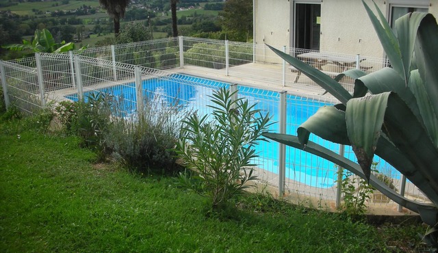 Private swimming pool - Panoramic view of the Pyrenees