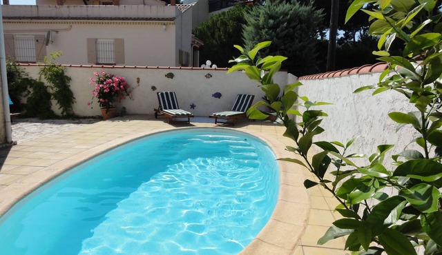 Private swimming pool & south-facing garden Absolute calm near the sea.