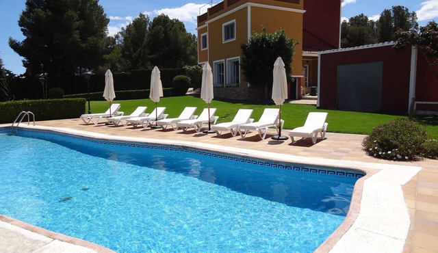 Private Tennis-Voleyball-Basketball, Heated Pool, Sauna with Aromatherapy