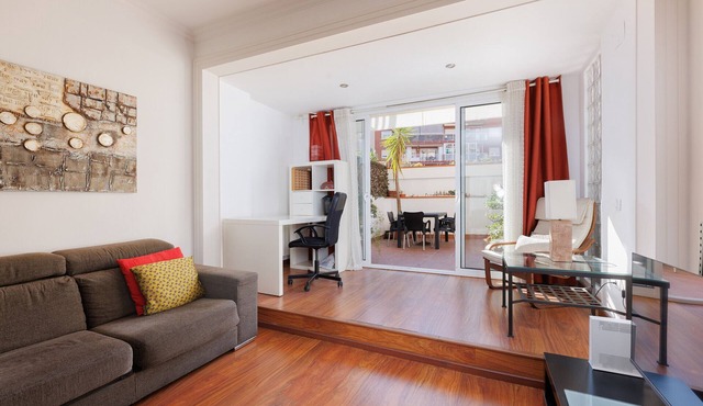 Private terrace, 3 bedrooms, 2 bathrooms, central Barcelona