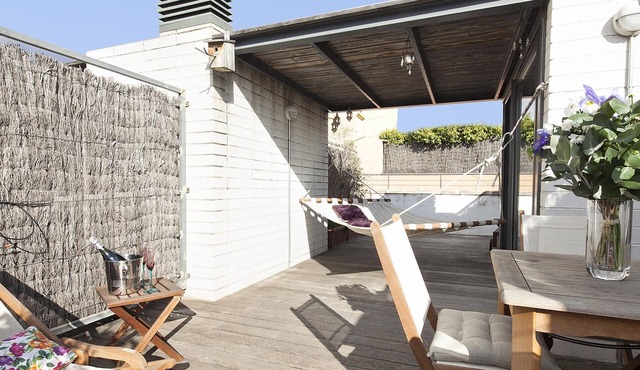 Private Terrace Penthouse that Accommodates 6 guests near the center