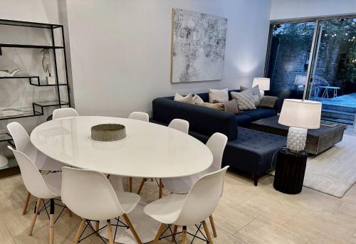 Private Townhome near UN