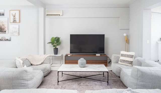 Private TownHouse/Jaccuzzi Pool table &2 terrasses