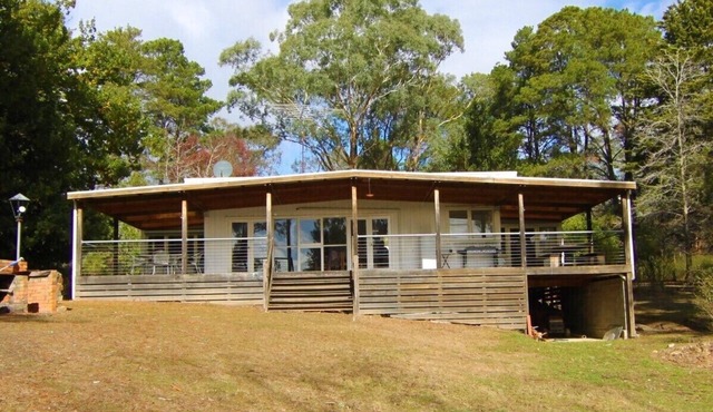 Private & tranquil waterfront house & property in Eildon's exclusive Taylor Bay
