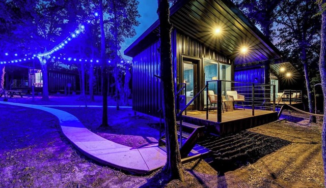 Private Treehouse Retreat | Sleeps 8 + Pickleball