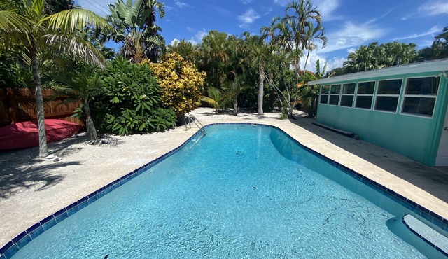 Private Tropical Paradise with new pool and massage chair