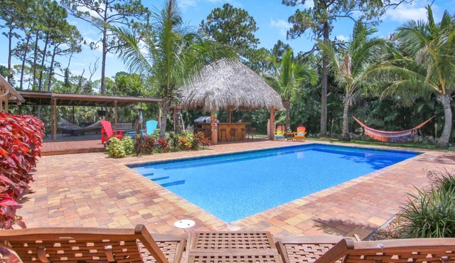 Private Tropical Paradise Guesthouse!