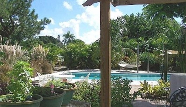 Private tropical paradise 155 5 ⭐️ reviews. No cleaning, pet fees. Clothing opt.