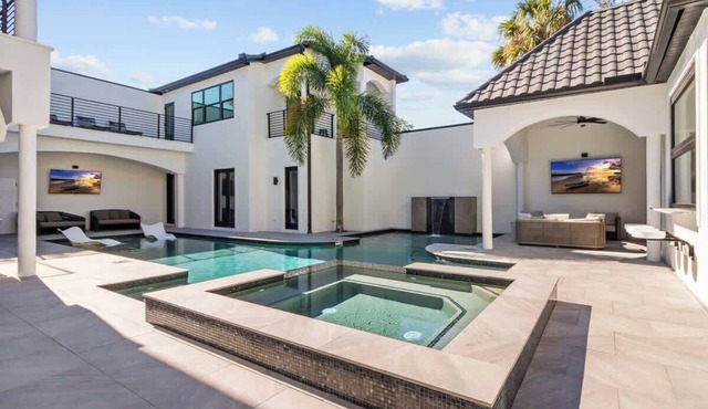 Private Ultra-Luxury 10 Bedroom | 14 Bath Mansion