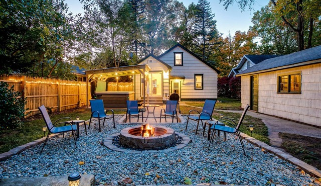 Private Unit—Hot Tub—Walk to ND