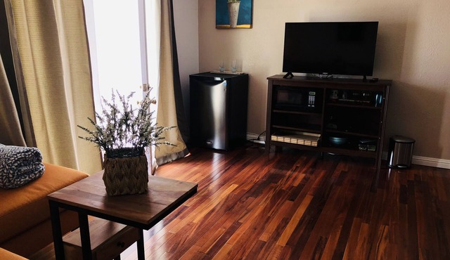 Private Unit/Private Entrance 5-10 mins away from CHOC, UCI,Kaiser, Disney