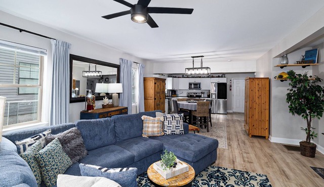 Private Updated Home W/Dedicated Work Space - Close to Downtown