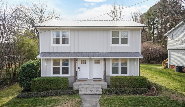 Private, Updated Townhouse in DT Apex