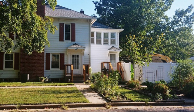 Private Upper Deck surrounded by flower and vegetable gardens. Pet friendly