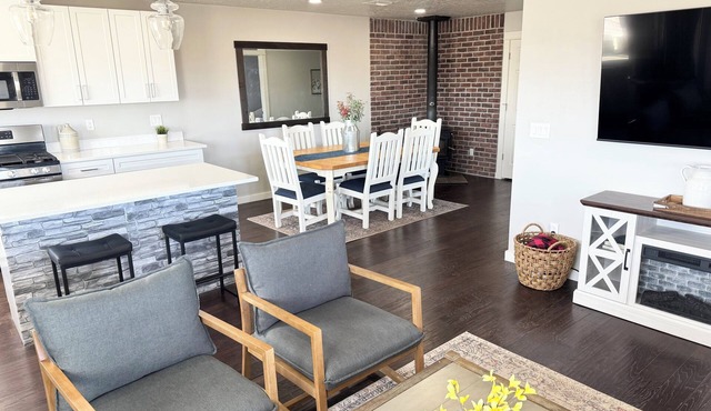 Private Upstairs Apartment with Game Room on 5 Acre Ranch