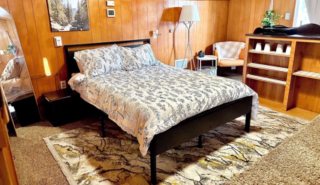 Private Upstairs Retreat in Sacramento