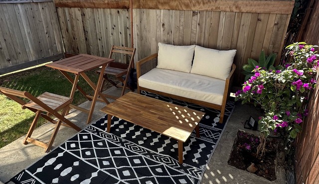 Private Bungalow & Patio In Windsor Hills by SoFi Stadium, Culver City,Inglewood
