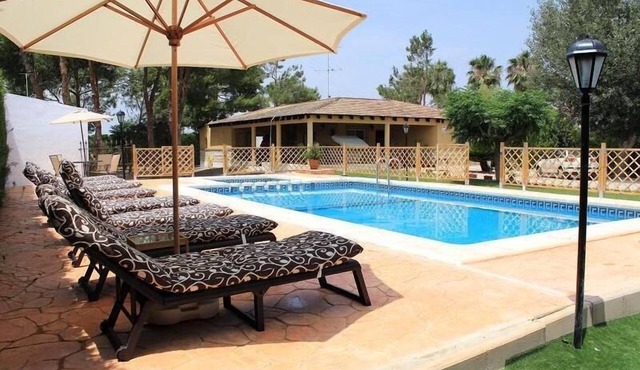 PRIVATE VILLA, WIFI SWIMMING POOL, GARDEN, CHILDREN'S PARK, BBQ, ACC. MINUSVA, 12 PERS.