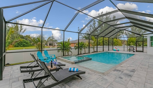 PRIVATE VACATION HOME Cape Coral w/Heated Saltwater Pool - Spa -Gas Grill