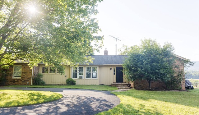 Private Valley Lane | Blue Ridge Mountain Views
