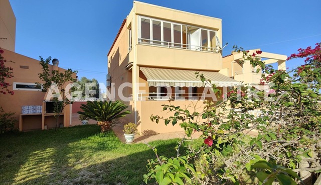 Private villa with barbecue, 3 bedrooms, 2 bathrooms, common swimming pool with jacuzzi