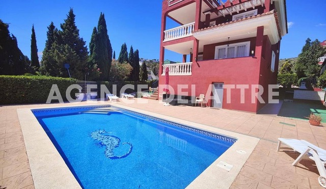 Private villa, 4 bedrooms, 2 bathrooms, swimming pool, barbecue, Wifi