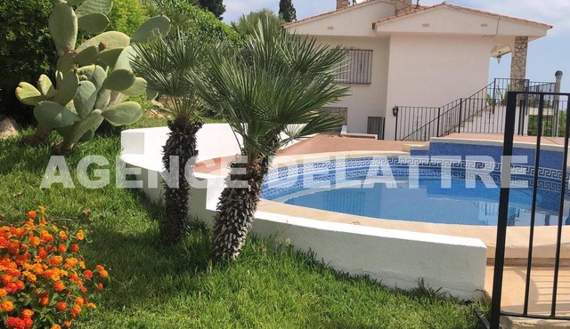Private villa with swimming pool, 4 bedrooms, 2 bathrooms, air conditioning
