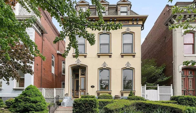 Private Victorian Room with Kitchenette & stunning master bath