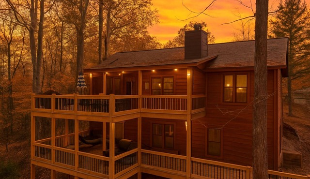 Private Views/Decks/1 Mile from Gate/8 Mins to Wineries/Hot Tub